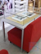 影樓展示柜選購全攻略 打造吸睛櫥窗，提升店面形象與業績
